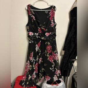 Connected Woman Black Dress with Pink Floral Pattern size 16W